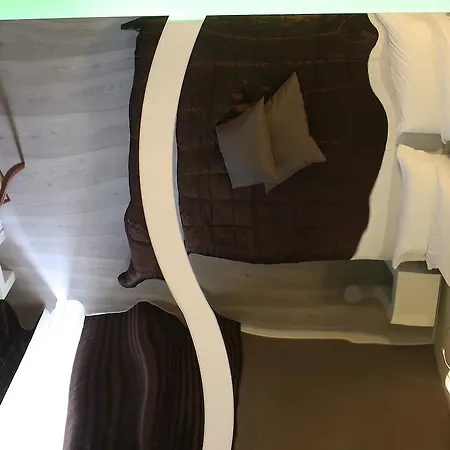 招待所 皮科洛西班牙广场套房酒店 4*