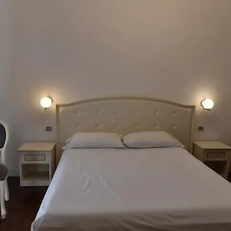 皮科洛西班牙广场套房酒店 4* 罗马