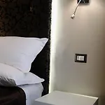 Piccolo Di Piazza Di Spagna בית הארחה 4*