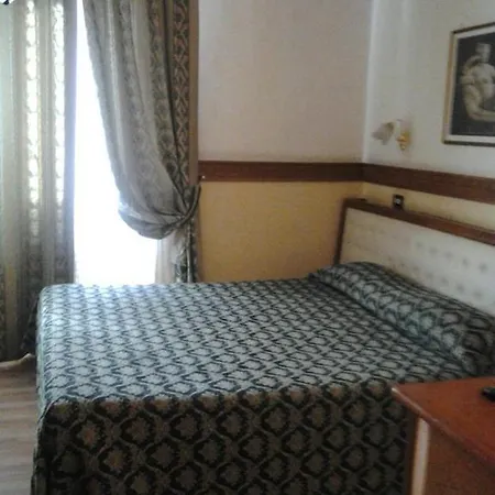 Piccolo Di Piazza Di Spagna 4*