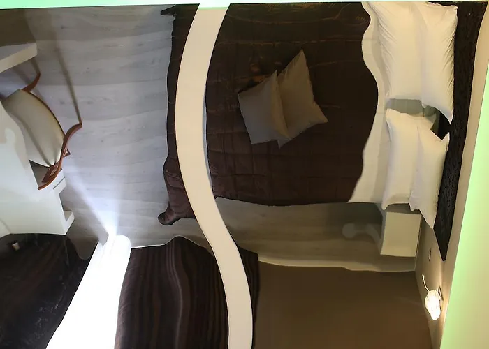 Πανσιόν Piccolo Di Piazza Di Spagna 4*