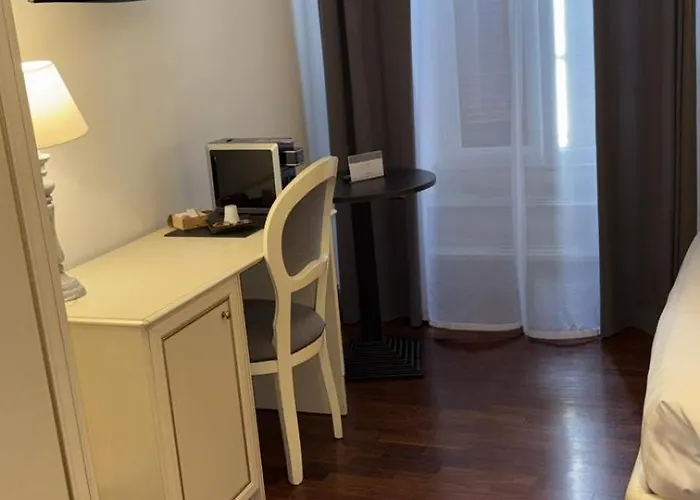 Πανσιόν Piccolo Di Piazza Di Spagna 4*